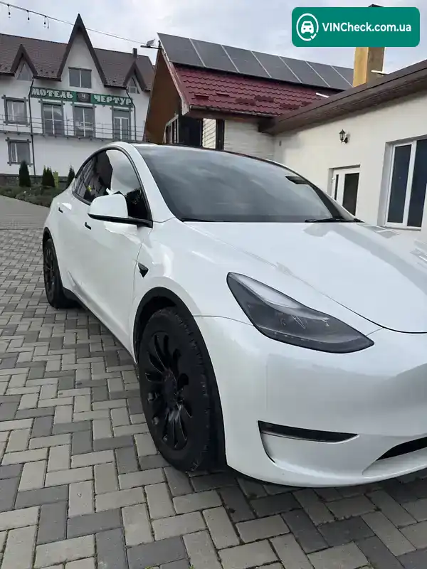 Tesla Model Y 2023, фото з оголошення 2 з 21, VIN 7SAYGDEFXPF756646