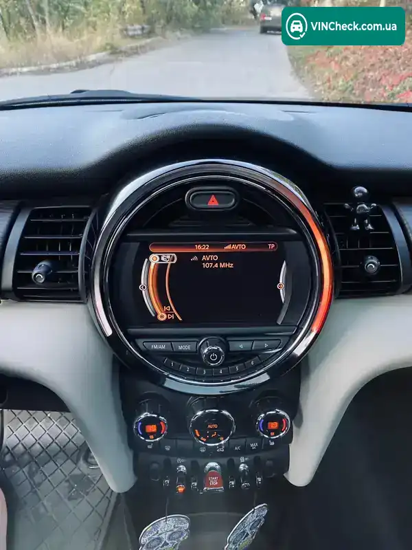 MINI Hatch 2014, фото з оголошення 2 з 19, VIN WMWXM5C5XET971937