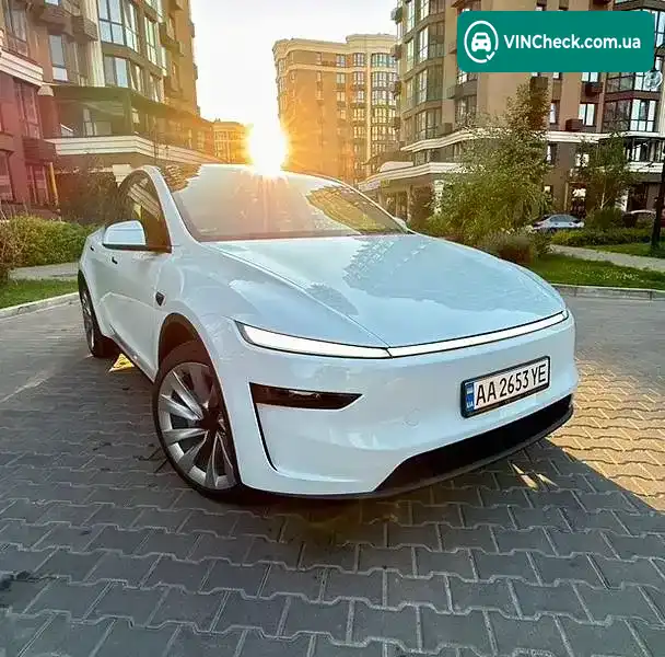Tesla Model Y 2025, фото з оголошення 2 з 20, VIN 7SAYGDEE4TF358298
