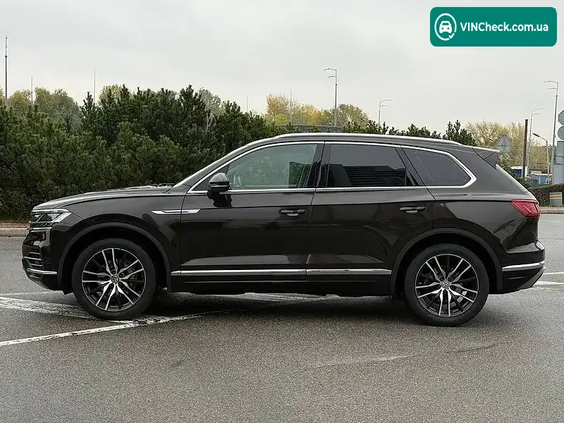 Volkswagen Touareg 2018, фото з оголошення 2 з 20, VIN WVGZZZCRZJD002426