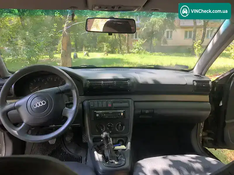 Audi A4 1998, фото з оголошення 2 з 5, VIN WAUZZZ8DZWA200208