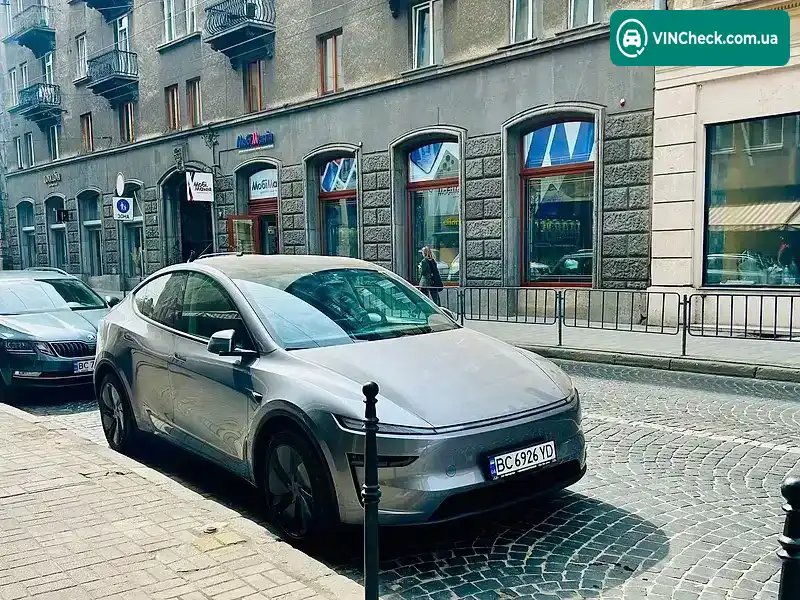 Tesla Model Y 2025, фото з оголошення 2 з 8, VIN 7SAYGDEE8TF323702