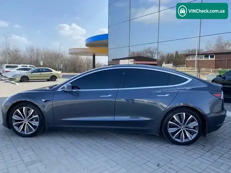 Tesla Model 3 2019, фото з оголошення 2 з 19, VIN 5YJ3E1EB3KF442001