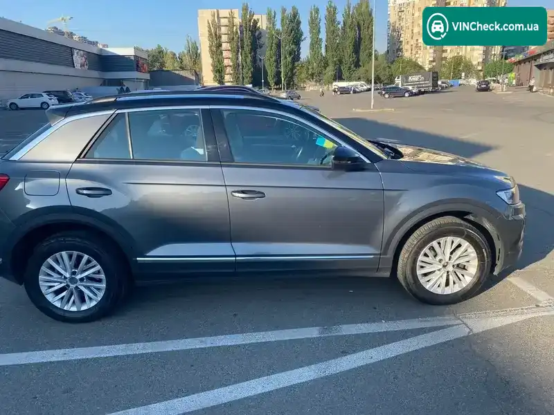 Volkswagen T-Roc 2021, фото з оголошення 1 з 15, VIN WVGZZZA1ZMV148804
