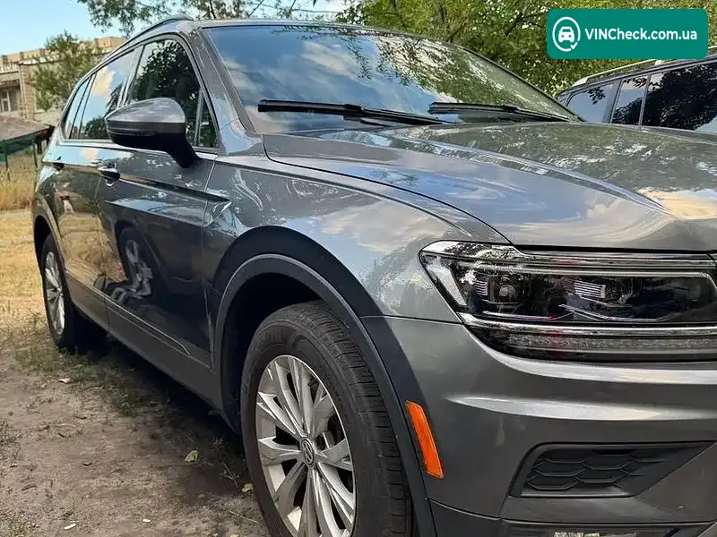 Volkswagen Tiguan 2017, фото з оголошення 2 з 15, VIN 3VV0B7AX4JM010819