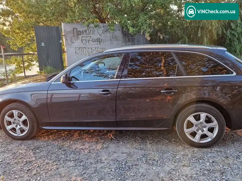 Audi A4 2010, фото з оголошення 2 з 15, VIN WAUZZZ8K0BA075024