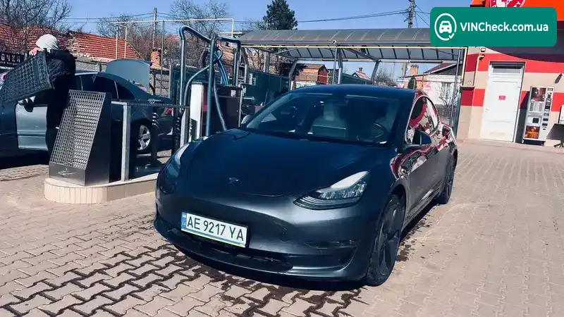 Tesla Model 3 2018, фото з оголошення 1 з 10, VIN 5YJ3E1EA3JF167638