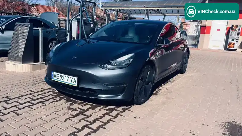 Tesla Model 3 2018, фото з оголошення 2 з 10, VIN 5YJ3E1EA3JF167638