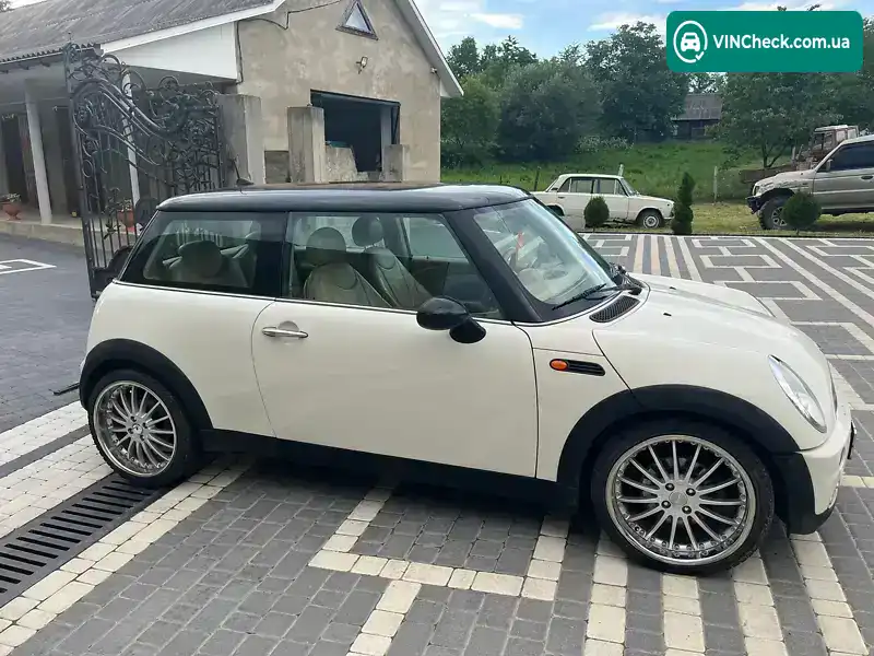 MINI Hatch 2004, фото з оголошення 2 з 8, VIN WMWRC310X0TH44217