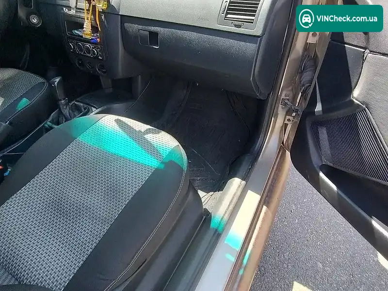 Skoda Fabia 2004, фото з оголошення 2 з 20, VIN TMBNY46Y65B035043