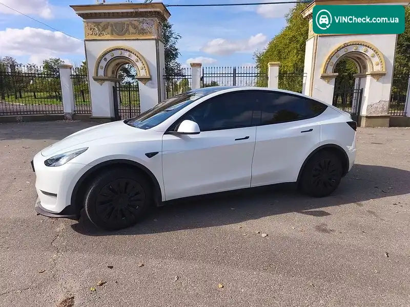 Tesla Model Y 2023, фото з оголошення 2 з 14, VIN 7SAYGDEE8PA167776