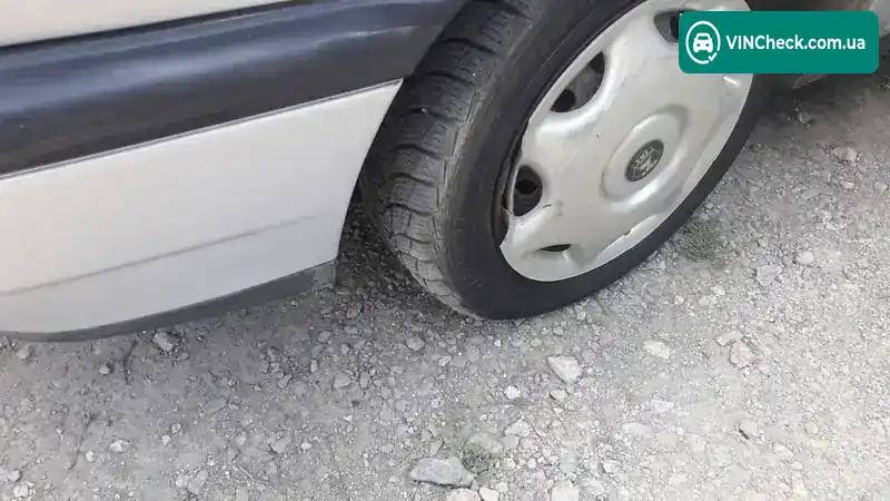 Volkswagen Passat 1995, фото з оголошення 1 з 20, VIN WVWZZZ3AZSE133512