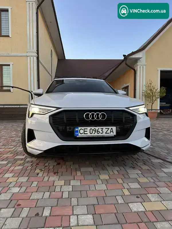 Audi e-tron 2020, фото з оголошення 2 з 21, VIN WAUZZZGE2LB015558