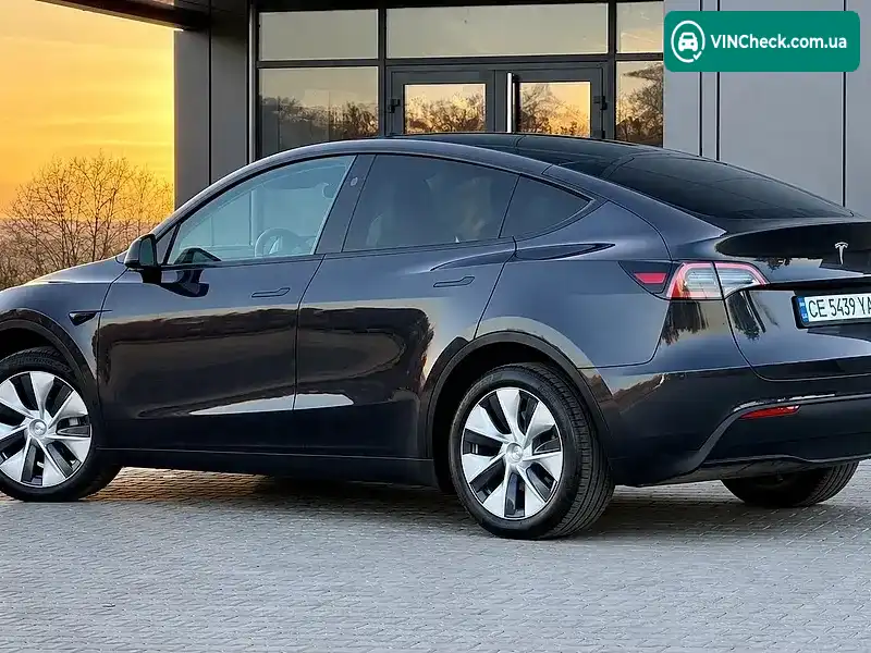Tesla Model Y 2024, фото з оголошення 2 з 20, VIN 7SAYGDEE1RA283873