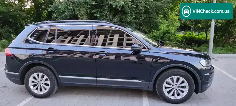 Volkswagen Tiguan 2017, фото з оголошення 1 з 18, VIN 3VV2B7AXXJM085422