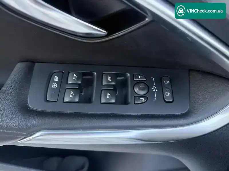 Volvo V40 2016, фото з оголошення 1 з 21, VIN YV1MV79K0H2409428
