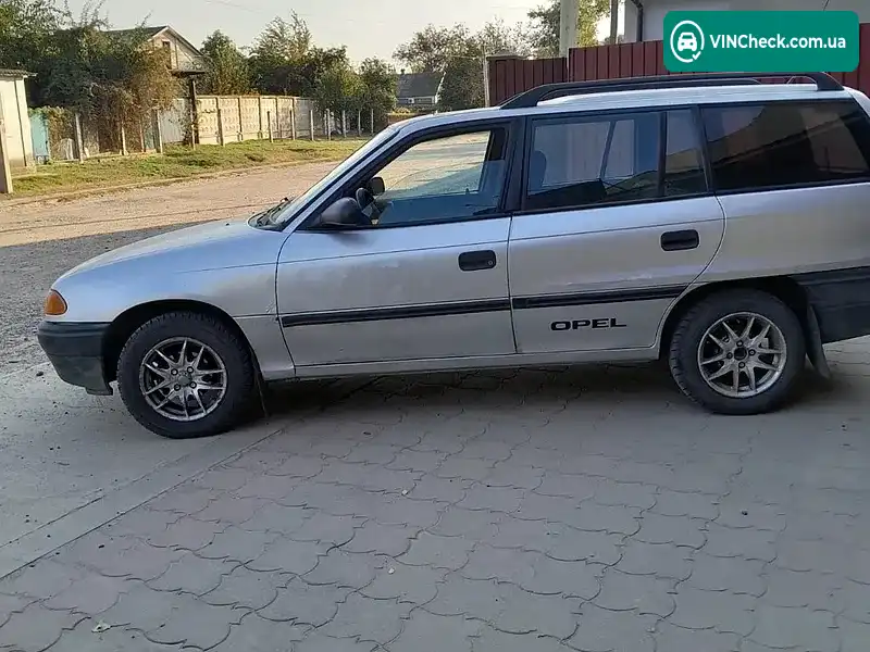 Opel Astra 1995, фото з оголошення 2 з 12, VIN W0L000051S2630991