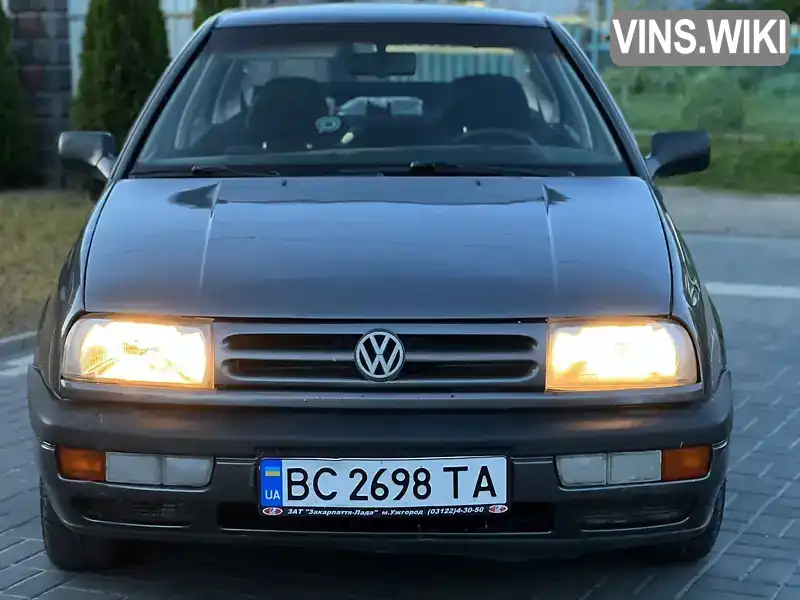 Volkswagen Vento 1993, фото з оголошення 2 з 21, VIN WVWZZZ1HZPW763864