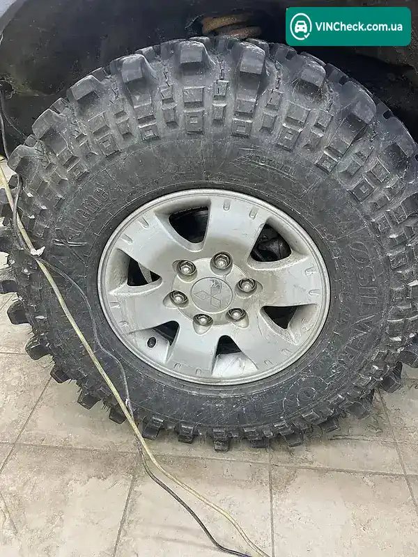 Mitsubishi Pajero 2001, фото з оголошення 2 з 9, VIN JMBMYV68W1J005718