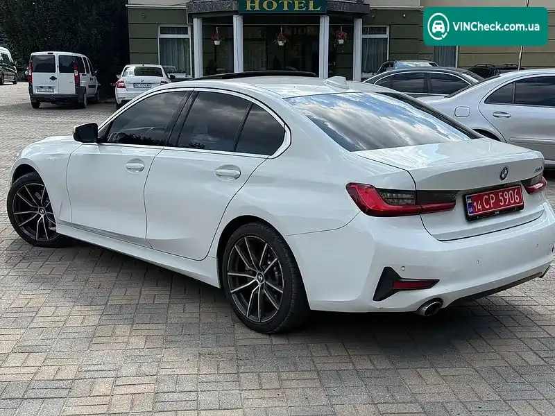 BMW 3 Series 2019, фото з оголошення 1 з 20, VIN WBA5R1C55KAJ99209