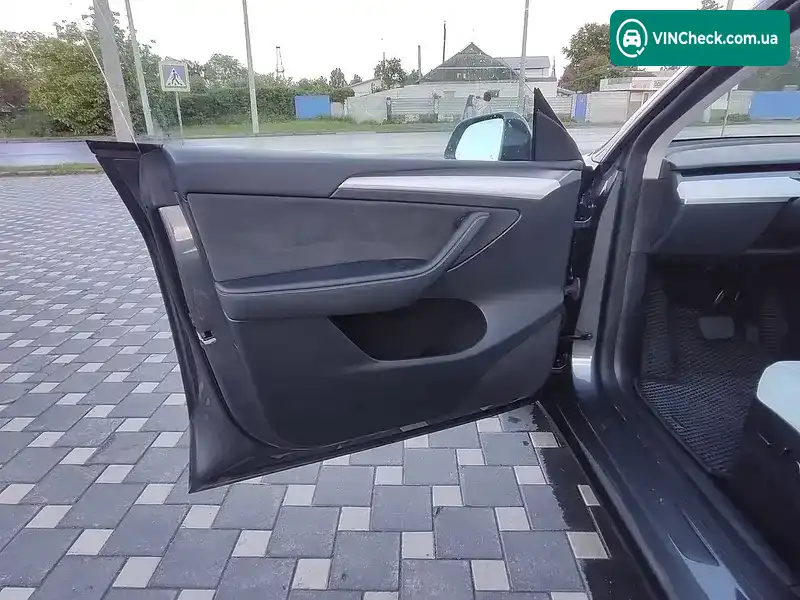 Tesla Model Y 2023, фото з оголошення 2 з 21, VIN 7SAYGDEE0PF904911