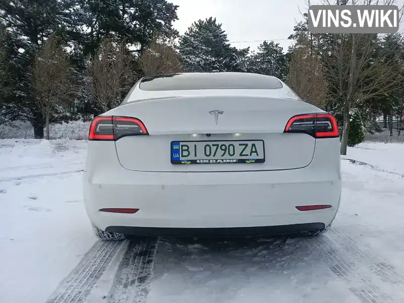 Tesla Model 3 2019, фото з оголошення 1 з 18, VIN 5YJ3E1EA2KF331558