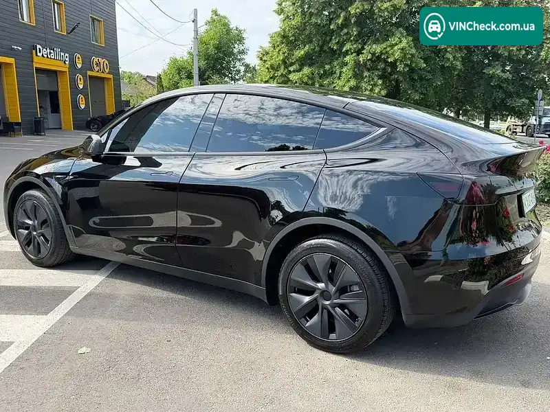 Tesla Model Y 2024, фото з оголошення 2 з 21, VIN 7SAYGDEE5RF115074