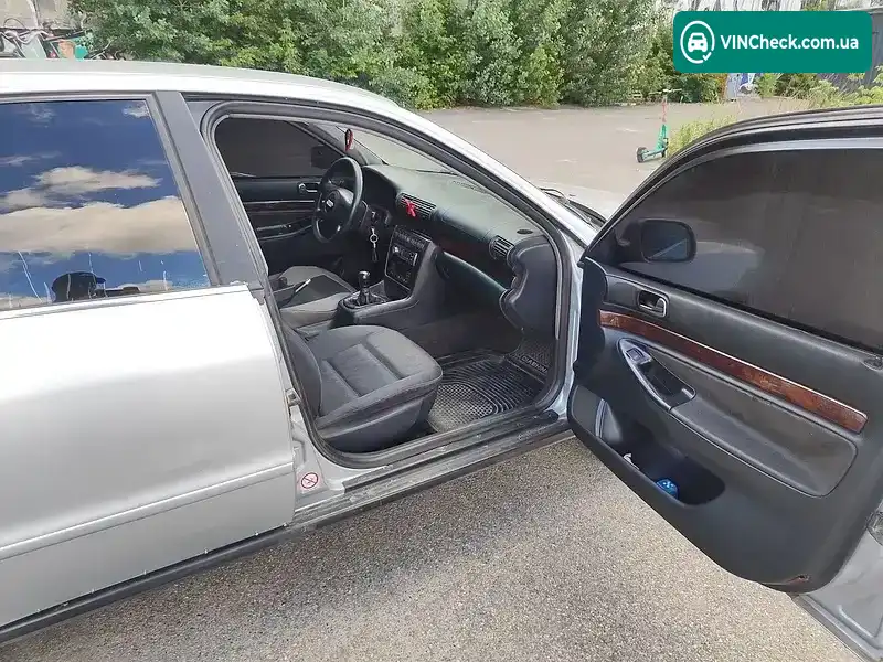 Audi A4 2000, фото з оголошення 2 з 3, VIN TSMJYAA2S00C42939