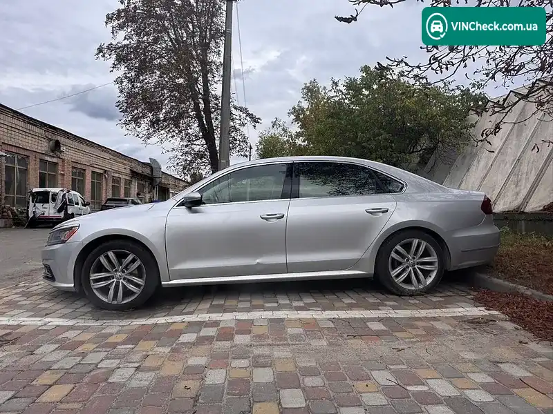 Volkswagen Passat 2018, фото з оголошення 1 з 6, VIN 1VWBA7A34JC044510