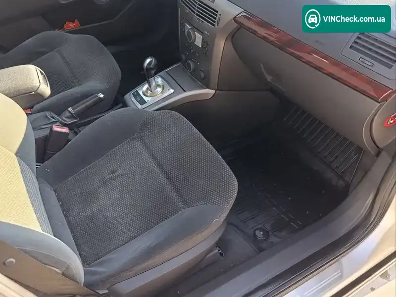 Opel Astra 2004, фото з оголошення 2 з 13, VIN W0L0AHL4845198292