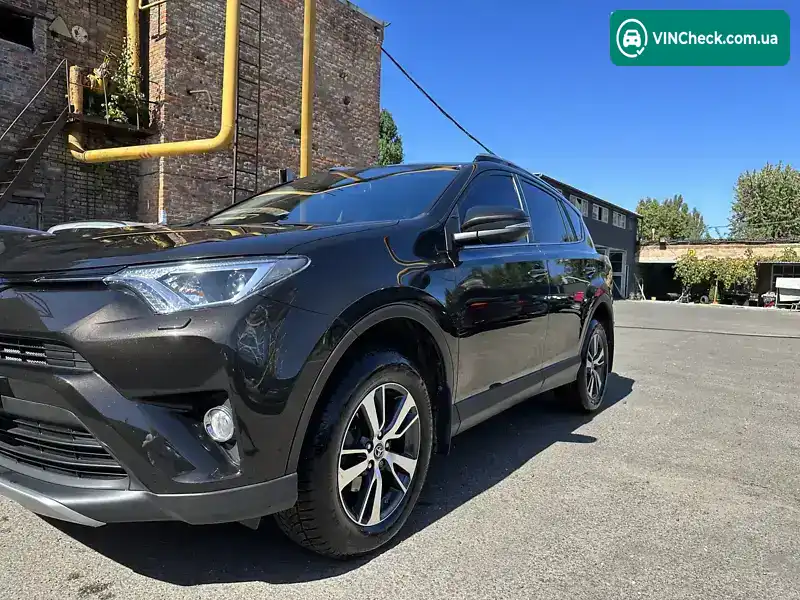 Toyota RAV4 2018, фото з оголошення 2 з 15, VIN JTMREREVX0D121743