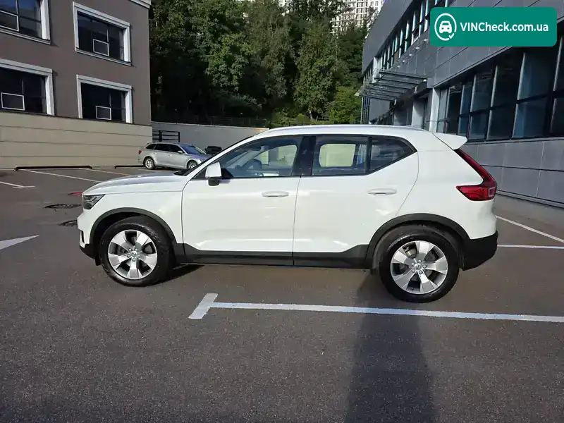 Volvo XC40 2018, фото з оголошення 2 з 21, VIN YV1XZA6BCJ2014904