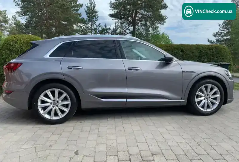 Audi e-tron 2020, фото з оголошення 2 з 12, VIN WAUZZZGE3LB024960