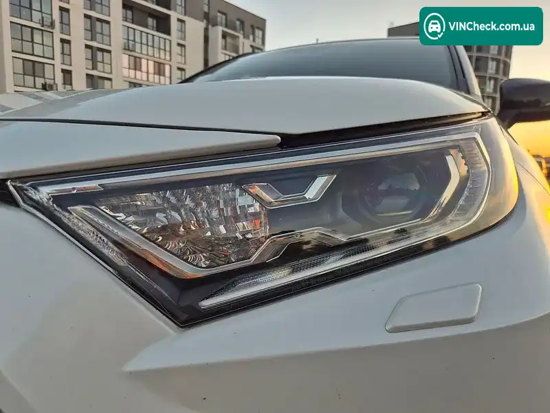 Toyota RAV4 2021, фото з оголошення 2 з 20, VIN JTMW23FV30D518346