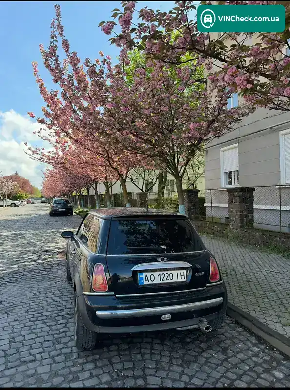 MINI Hatch 2003, фото з оголошення 2 з 16, VIN WMWRA31000TA37911