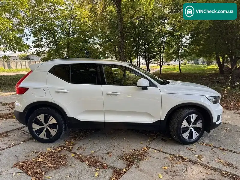 Volvo XC40 2020, фото з оголошення 2 з 20, VIN YV1XZ72VCM2420396