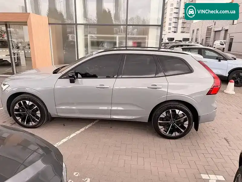 Volvo XC60 2025, фото з оголошення 2 з 21, VIN YV1UZM1V2T1335715