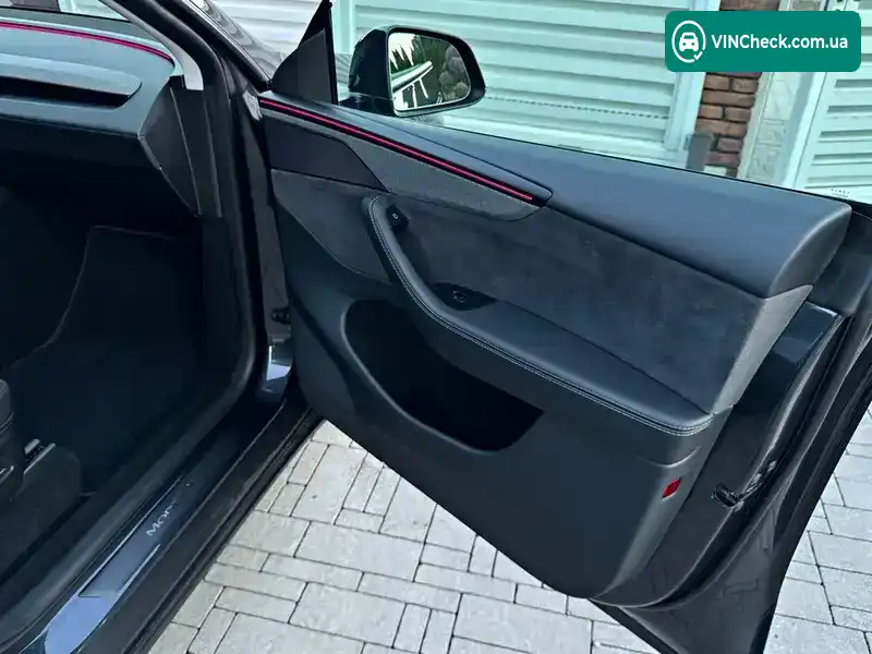 Tesla Model Y 2025, фото з оголошення 2 з 20, VIN 7SAYGDEE9TF343344