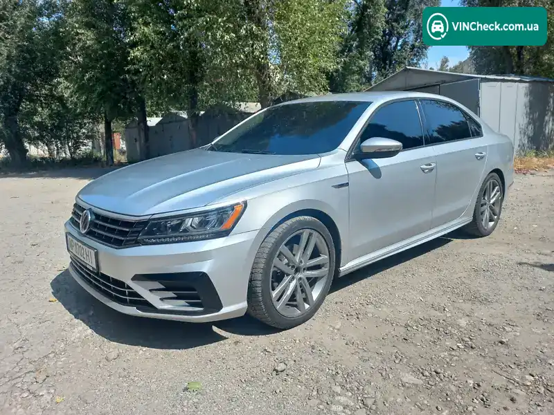 Volkswagen Passat 2018, фото з оголошення 1 з 15, VIN 1VWAA7A3XJC022071