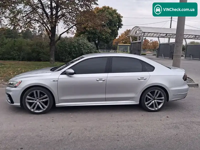 Volkswagen Passat 2018, фото з оголошення 2 з 15, VIN 1VWAA7A3XJC022071