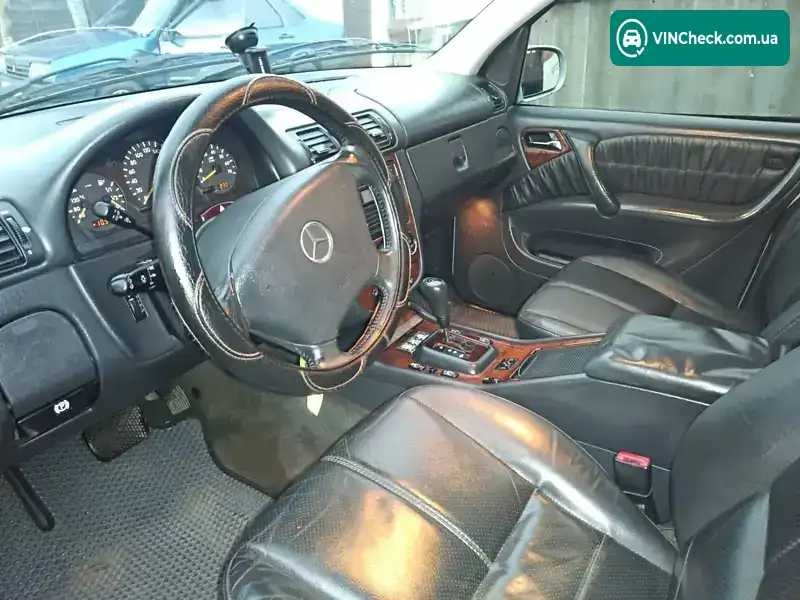 Mercedes-Benz M-Class 2002, фото з оголошення 1 з 7, VIN WDS1631541A326763