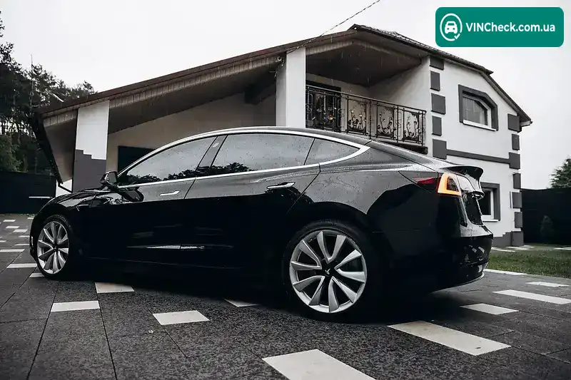 Tesla Model 3 2018, фото з оголошення 2 з 20, VIN 5YJ3E1EB6JF071771