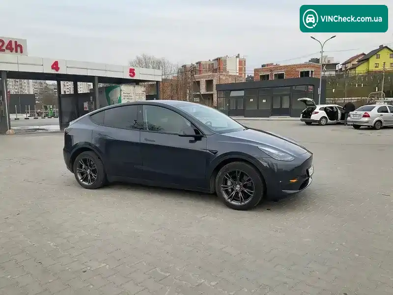 Tesla Model Y 2024, фото з оголошення 2 з 10, VIN 7SAYGDEE3RF200933