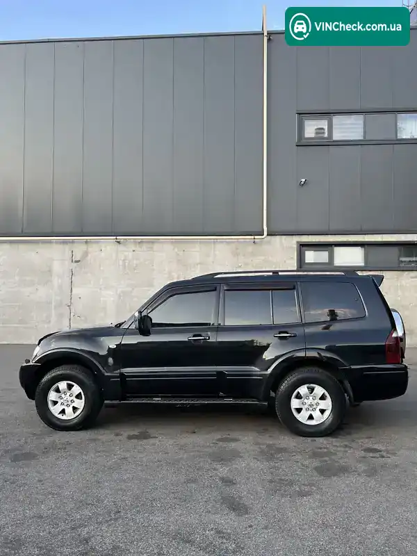 Mitsubishi Pajero 2004, фото з оголошення 2 з 20, VIN JMBLYV75W4J000669