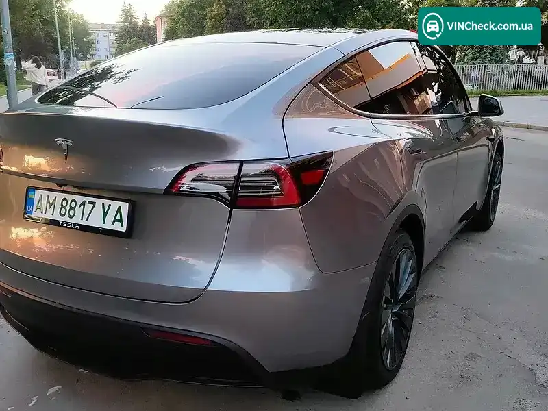Tesla Model Y 2025, фото з оголошення 2 з 16, VIN 7SAYGDED4SF320589