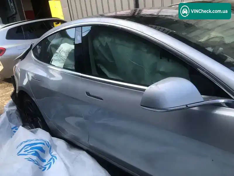 Tesla Model 3 2018, фото з оголошення 2 з 15, VIN 5YJ3E1EAXJF003500