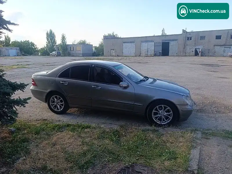 Mercedes-Benz C-Class 2003, фото з оголошення 2 з 20, VIN WDB2030071F524607