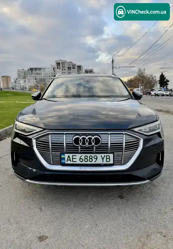 Audi e-tron 2020, фото з оголошення 2 з 21, VIN WAUZZZGE1LB025692