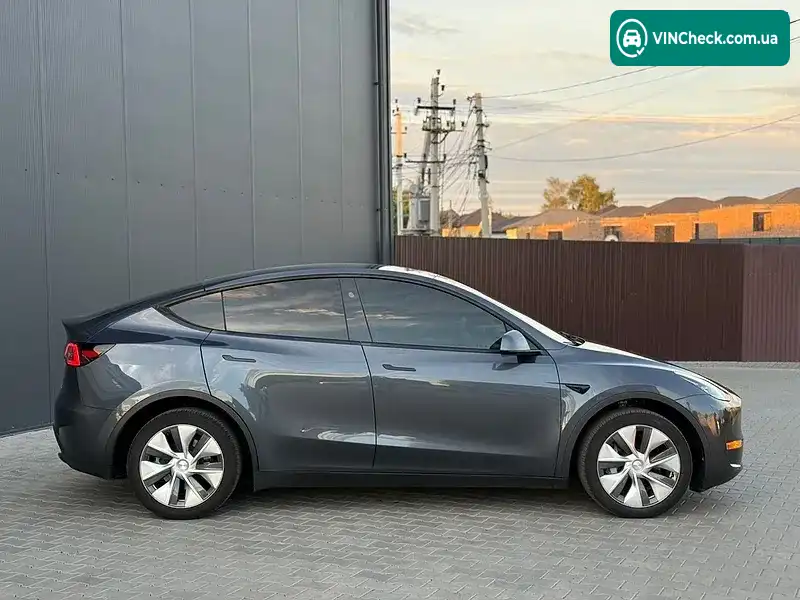 Tesla Model Y 2023, фото з оголошення 2 з 20, VIN 7SAYGDEEXPA195059