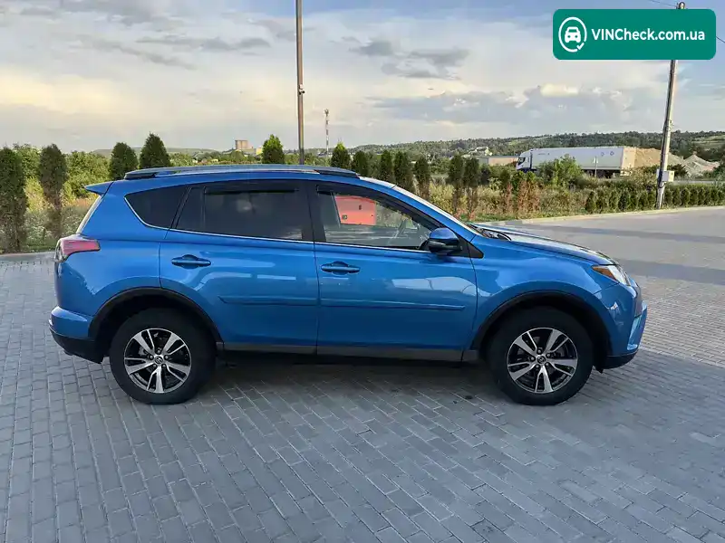 Toyota RAV4 2017, фото з оголошення 2 з 21, VIN JTMRFREVXHJ164196